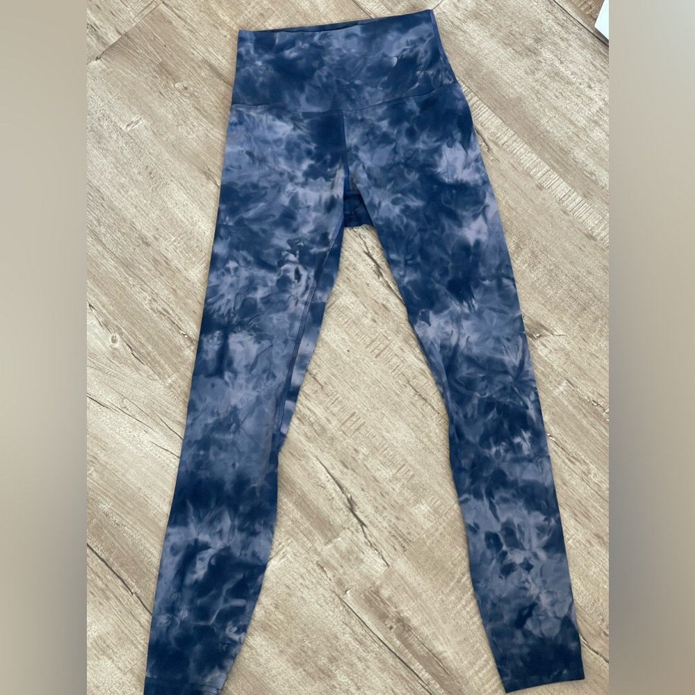 Lululemon Align 25” Navy blue tie dye leggings. Size 2